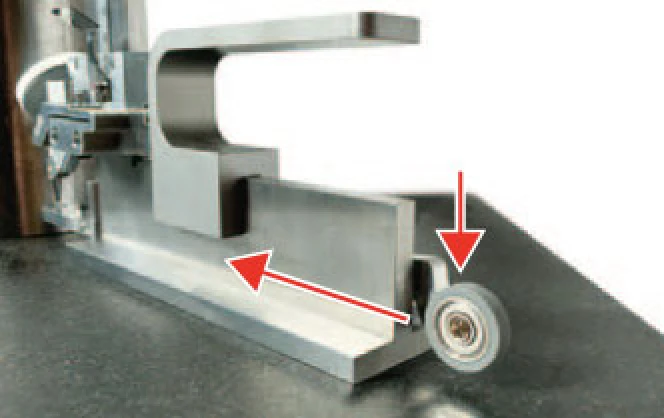 	
ローラーを押し下げて回転させることでゆっくり幅寄せできます。