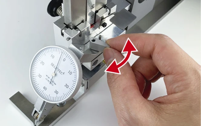 微調整レバーで、容易にゼロ設定ができます。